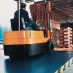 How Hydraulic Dock Leveler Suppliers Support Safe and Efficient Loading Bays